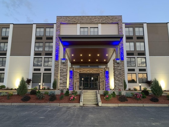 Gallery - Holiday Inn Express Fall River North, An Ihg Hotel