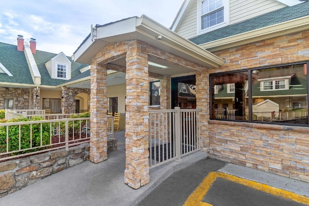 Gallery - Econo Lodge Inn & Suites Gatlinburg At The Convention Center