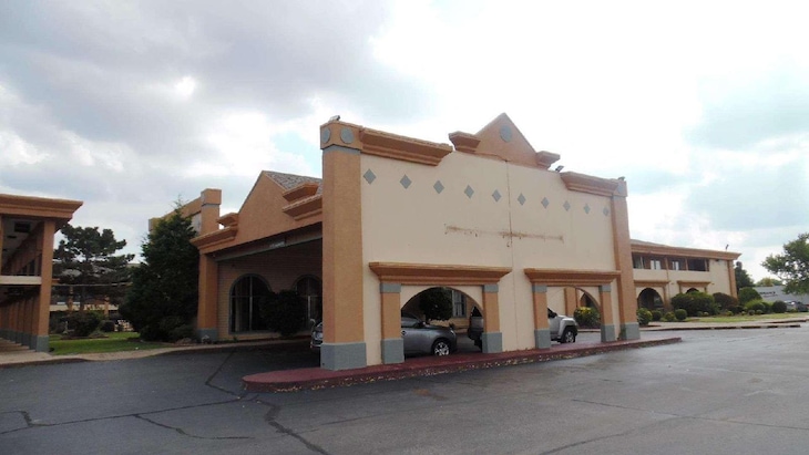 Gallery - Red Roof Inn & Suites Oklahoma City Southwest