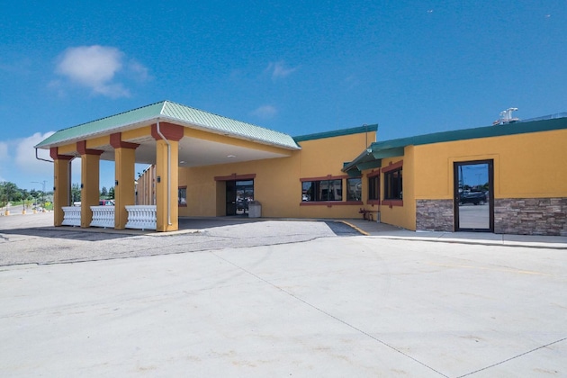 Gallery - Badlands Inn & Suites