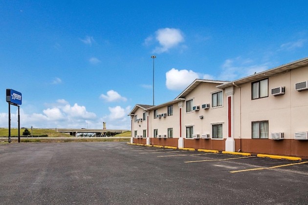 Gallery - Americas Best Value Inn Fargo