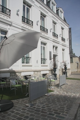 Gallery - Le Cesar Hotel