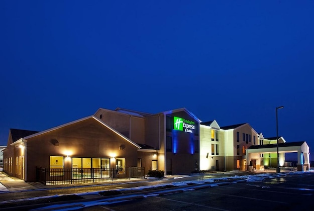 Gallery - Holiday Inn Express Hotel & Suites Cleveland-Streetsboro By Ihg