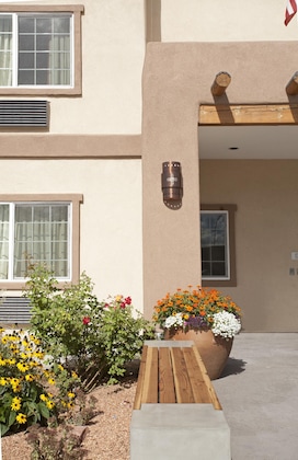 Gallery - Econo Lodge Inn & Suites