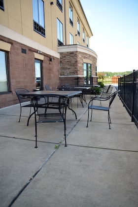 Gallery - Holiday Inn Express & Suites Youngstown West - Austintown By Ihg