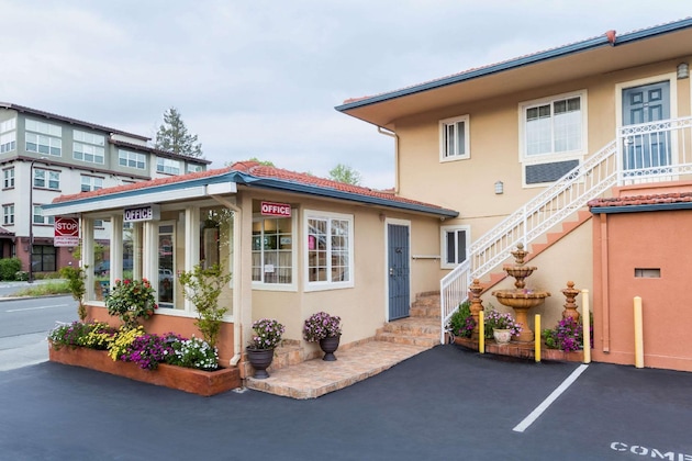 Gallery - Howard Johnson By Wyndham Berkeley