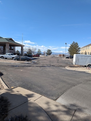 Gallery - Days Inn & Suites By Wyndham Castle Rock