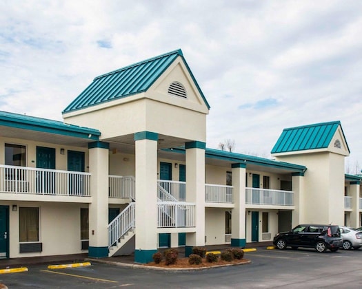 Gallery - Quality Inns Chipley