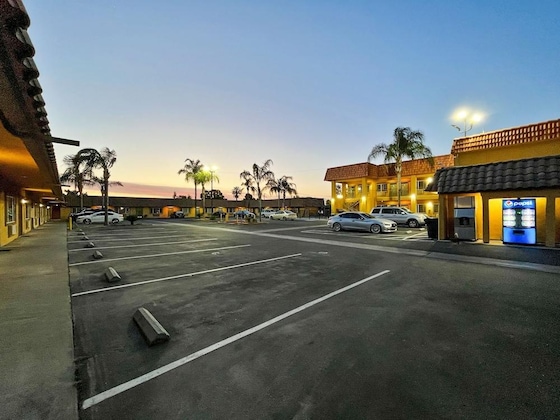 Gallery - Rodeo Lodge