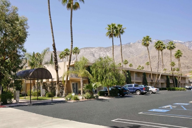 Gallery - Days Inn By Wyndham Palm Springs