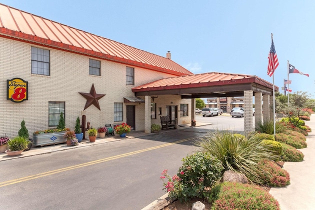 Gallery - Super 8 By Wyndham Fredericksburg