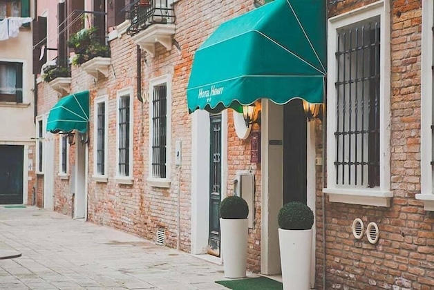 Gallery - Hotel Henry