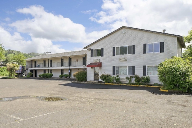 Gallery - Garibaldi Inn At The Bay