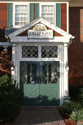 Gallery - Lamie's Inn And The Old Salt Restaurant