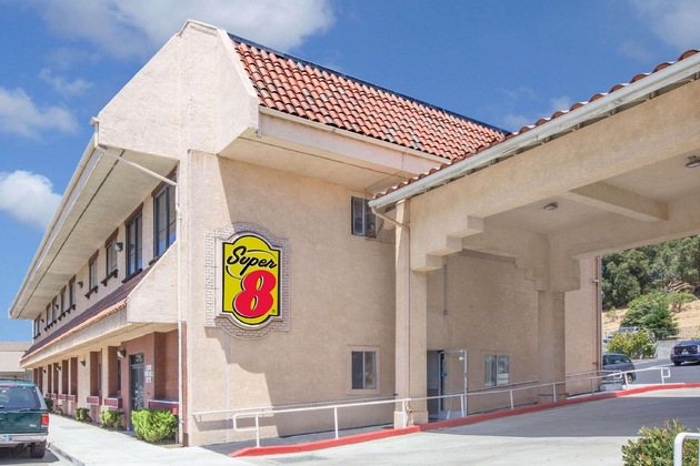 Gallery - Super 8 By Wyndham Hayward Downtown
