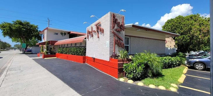 Gallery - Beach And Town Motel