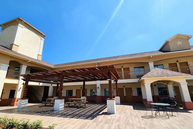 Gallery - Days Inn By Wyndham Humble Houston Intercontinental Airport