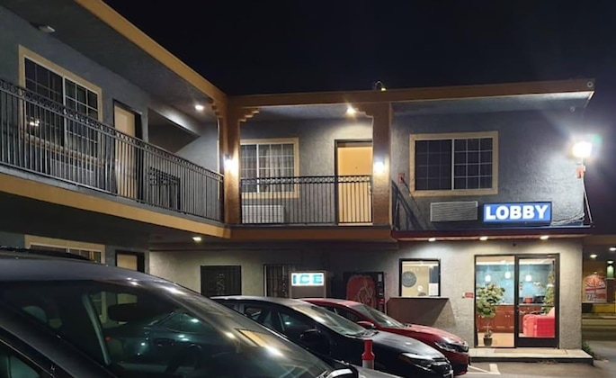 Gallery - American Inn & Suites Lax