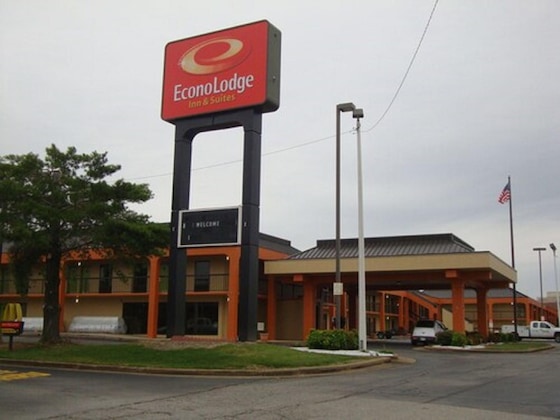 Gallery - Econo Lodge Inn & Suites