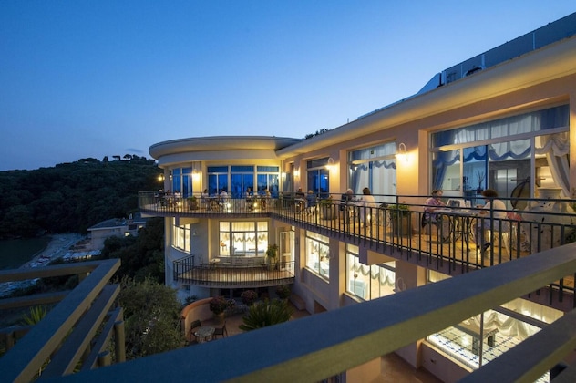 Gallery - Summit Hotel