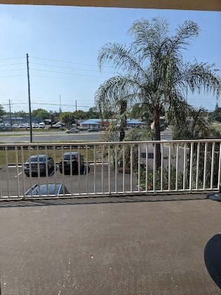 Gallery - Days Inn & Suites By Wyndham Port Richey