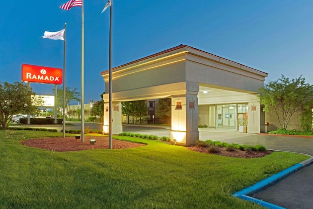 Gallery - Ramada By Wyndham Waukegan Great Lakes