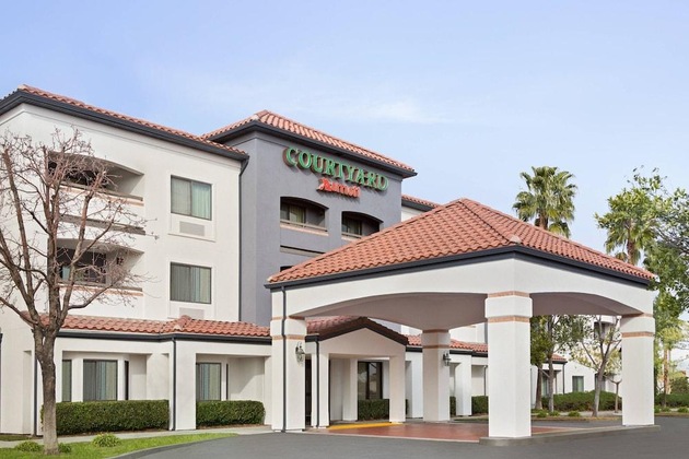 Gallery - Courtyard Palmdale