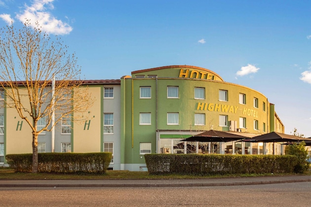 Gallery - Highway Hotel