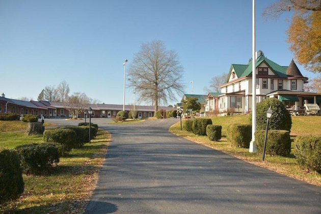 Gallery - Hancock Motel