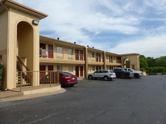 Gallery - Red Roof Inn Columbia, Tn
