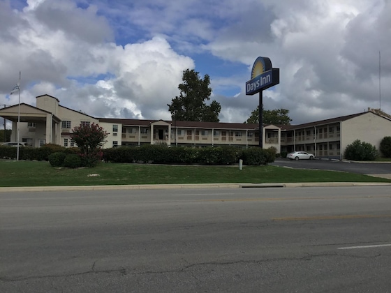 Gallery - Days Inn By Wyndham Kerrville