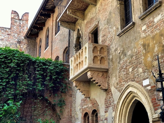 Gallery - Kona Hotel Verona