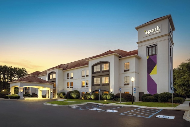 Gallery - Spark By Hilton Savannah Airport
