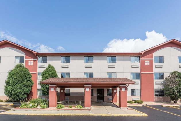 Gallery - Super 8 By Wyndham St. Charles