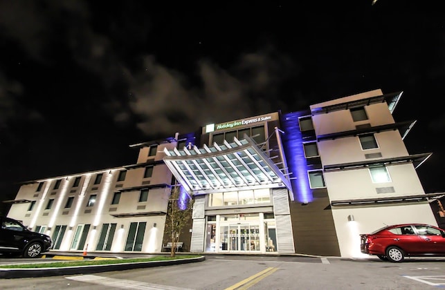 Gallery - Holiday Inn Express & Suites Miami Airport East, An Ihg Hotel