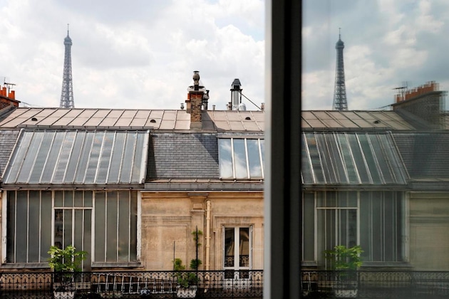 Gallery - La Tremoille Paris