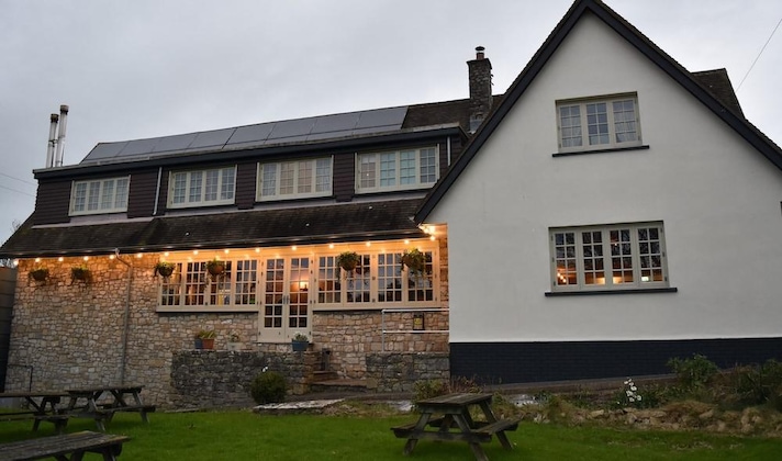 Gallery - Three Horseshoes