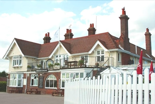 Gallery - The Victory At Mersea