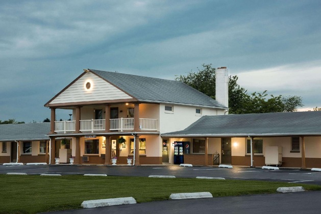 Gallery - Knights Inn Palmyra