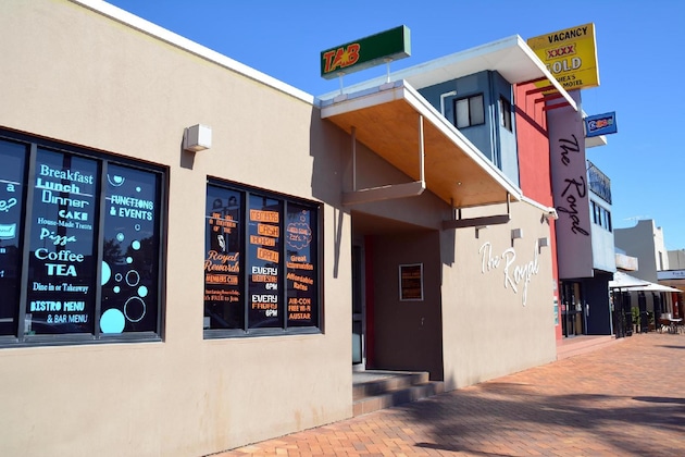 Gallery - O'Shea's Royal Hotel