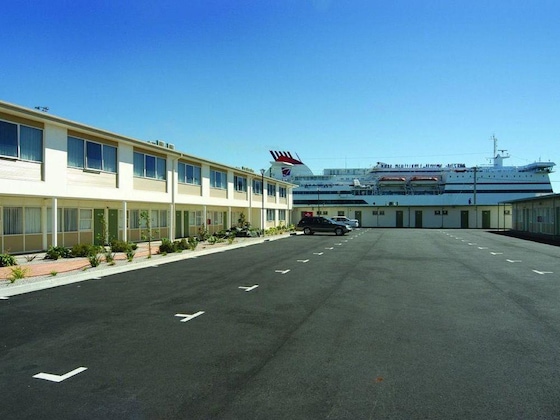 Gallery - Edgewater Hotel