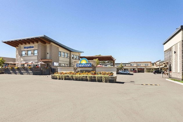 Gallery - Days Inn By Wyndham Montreal East