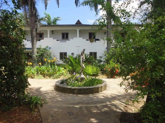 Gallery - El Flamboyan Apartments