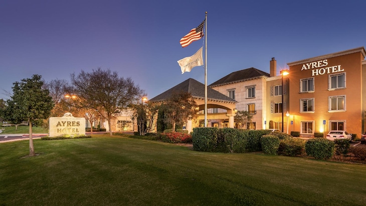 Gallery - Ayres Hotel Seal Beach