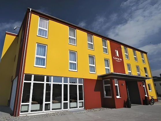 Gallery - Come In Hotel