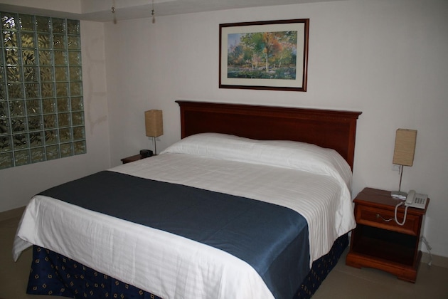 Gallery - Hotel Porto Allegro - Near Malecon