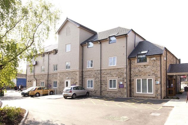 Gallery - Premier Inn Huddersfield Central