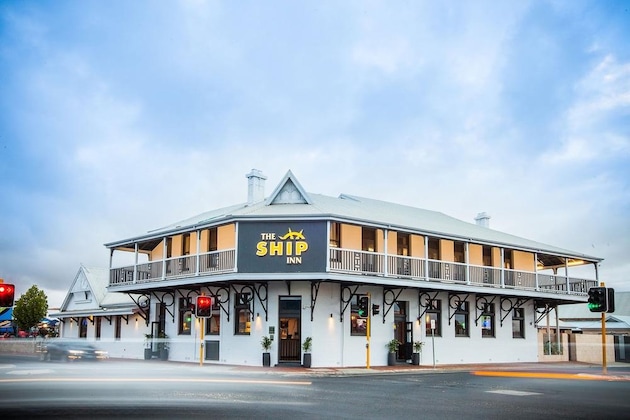 Gallery - Nightcap At The Ship Inn