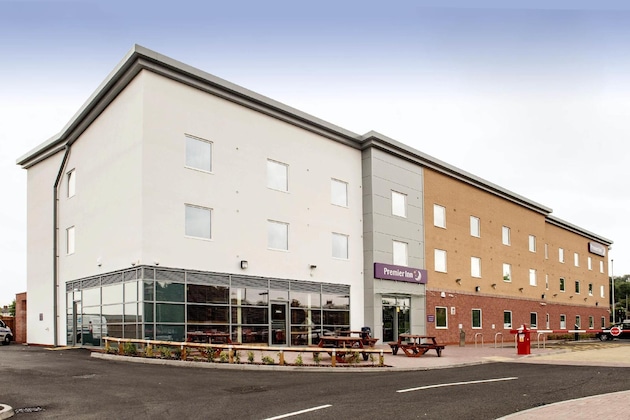 Gallery - Premier Inn Dudley Town Centre