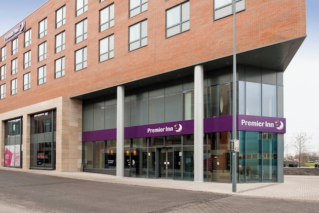 Gallery - Premier Inn Birmingham South (Longbridge)